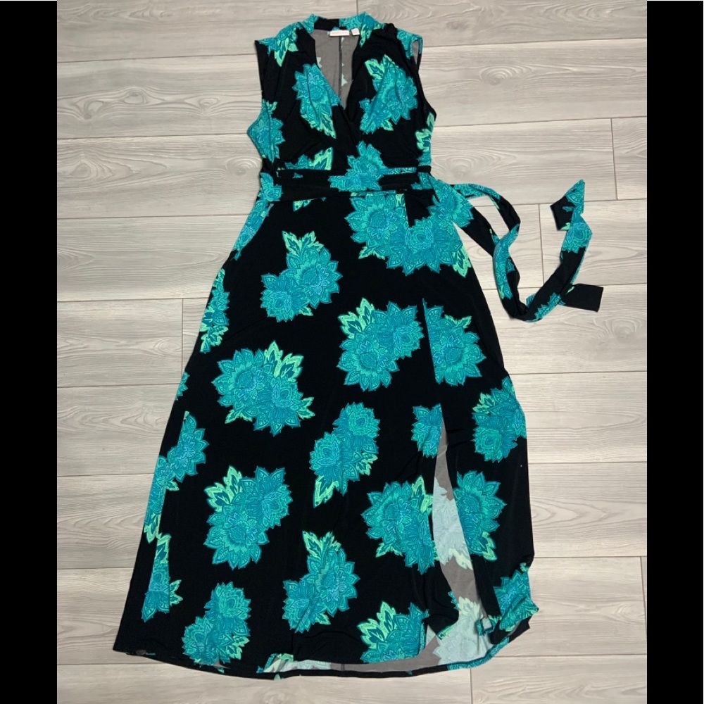 NY & Co Black and Blue Flower Dress 👗 🖤